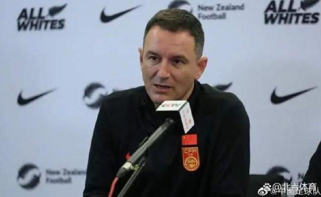 “曼城在赛季末仍然会在争冠行列，但事实上他们正在丢分，这给了其他球队在最后阶段与他们争夺冠军的机会。